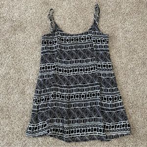 Brandy Melville women’s black and white aztec style top one size
